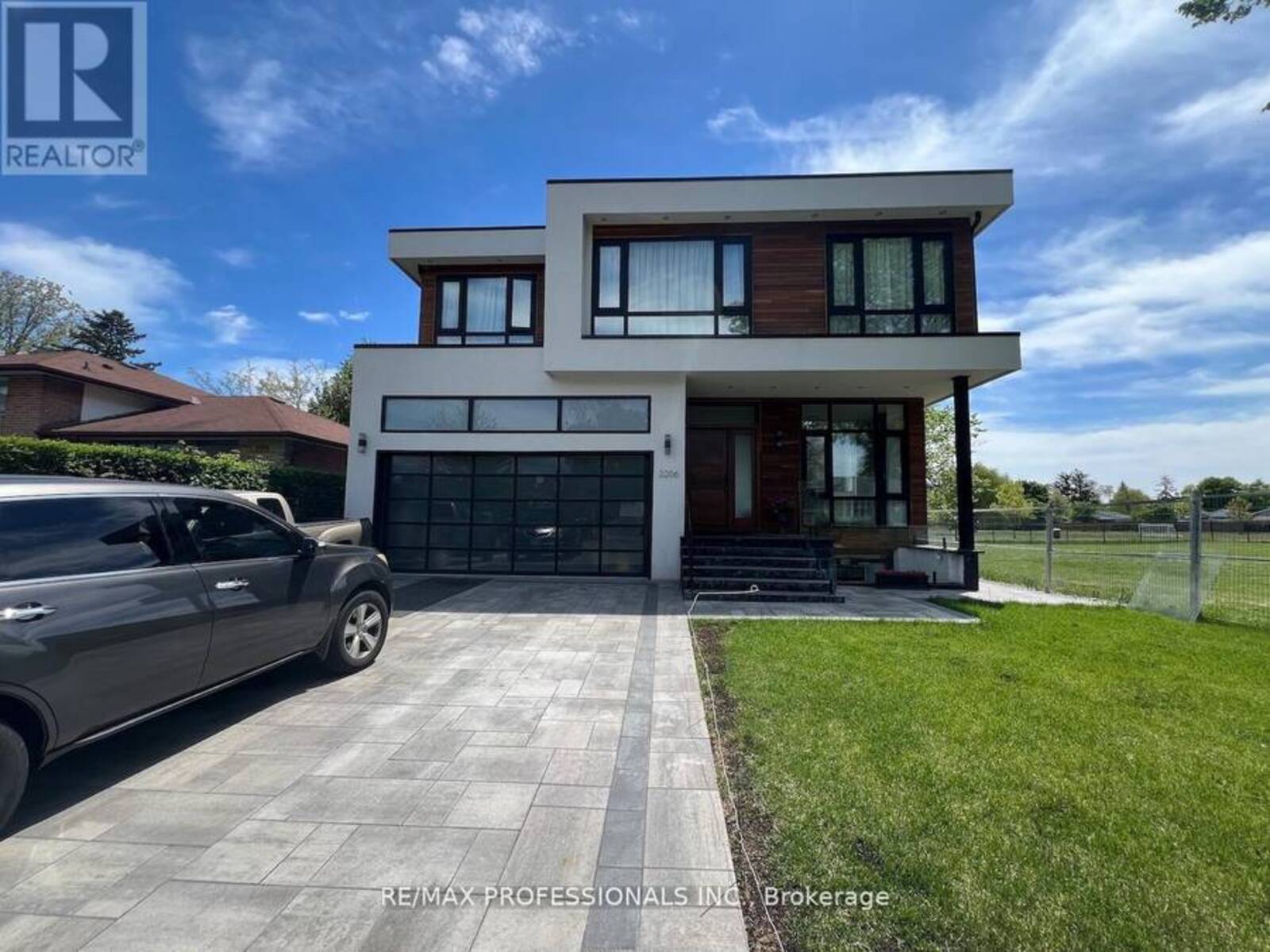2206 UTLEY ROAD, Mississauga, Ontario L5J 1X1