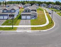 5 DYER CRESCENT | Bracebridge Ontario | Slide Image Two