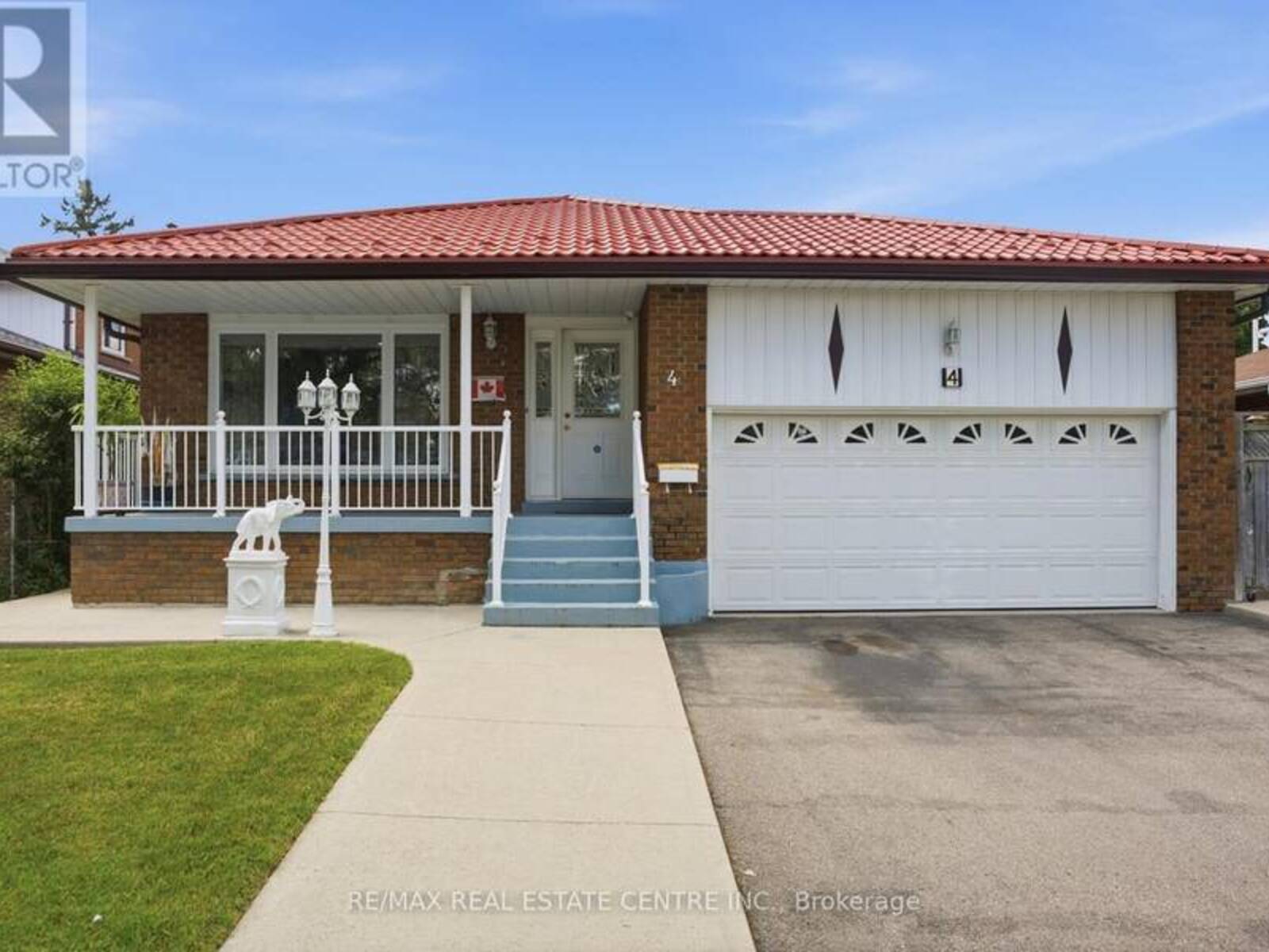 4 MANORCREST STREET, Brampton, Ontario L6S 2W9