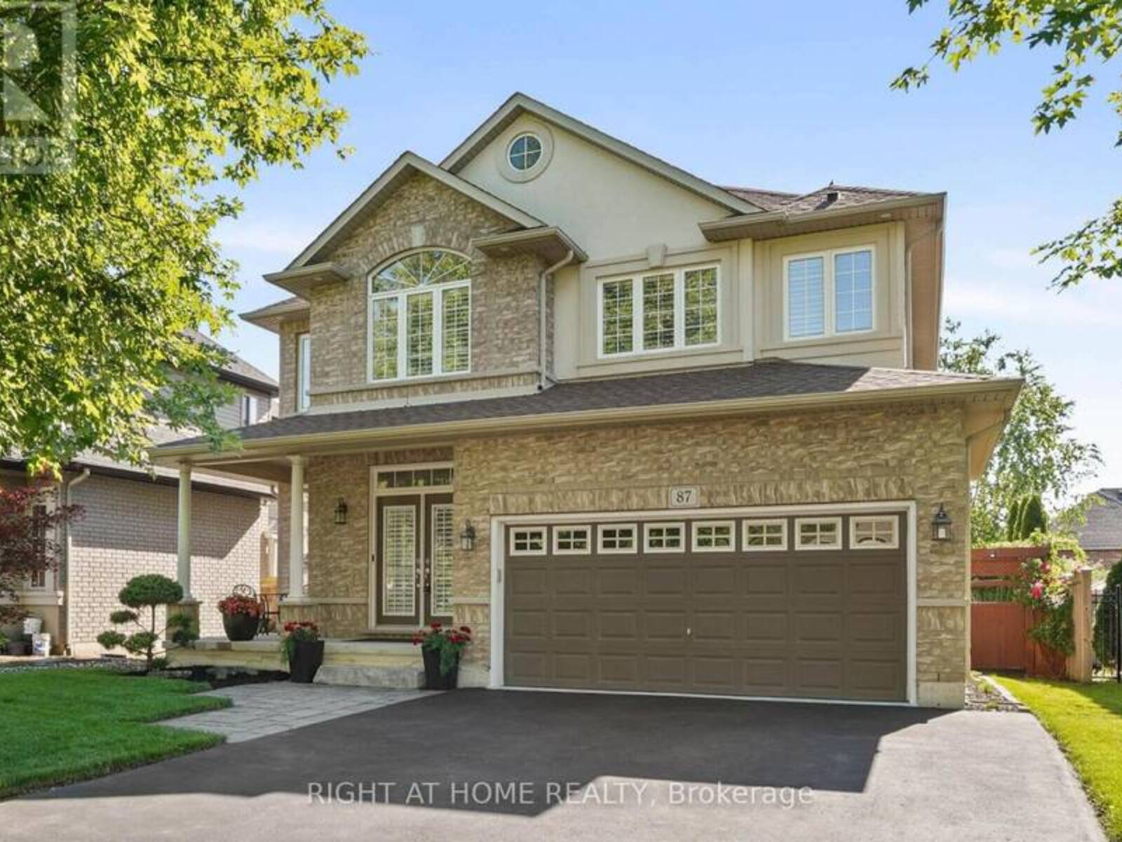 87 NEWCOMBE ROAD N, Dundas, Ontario L9H 0A6