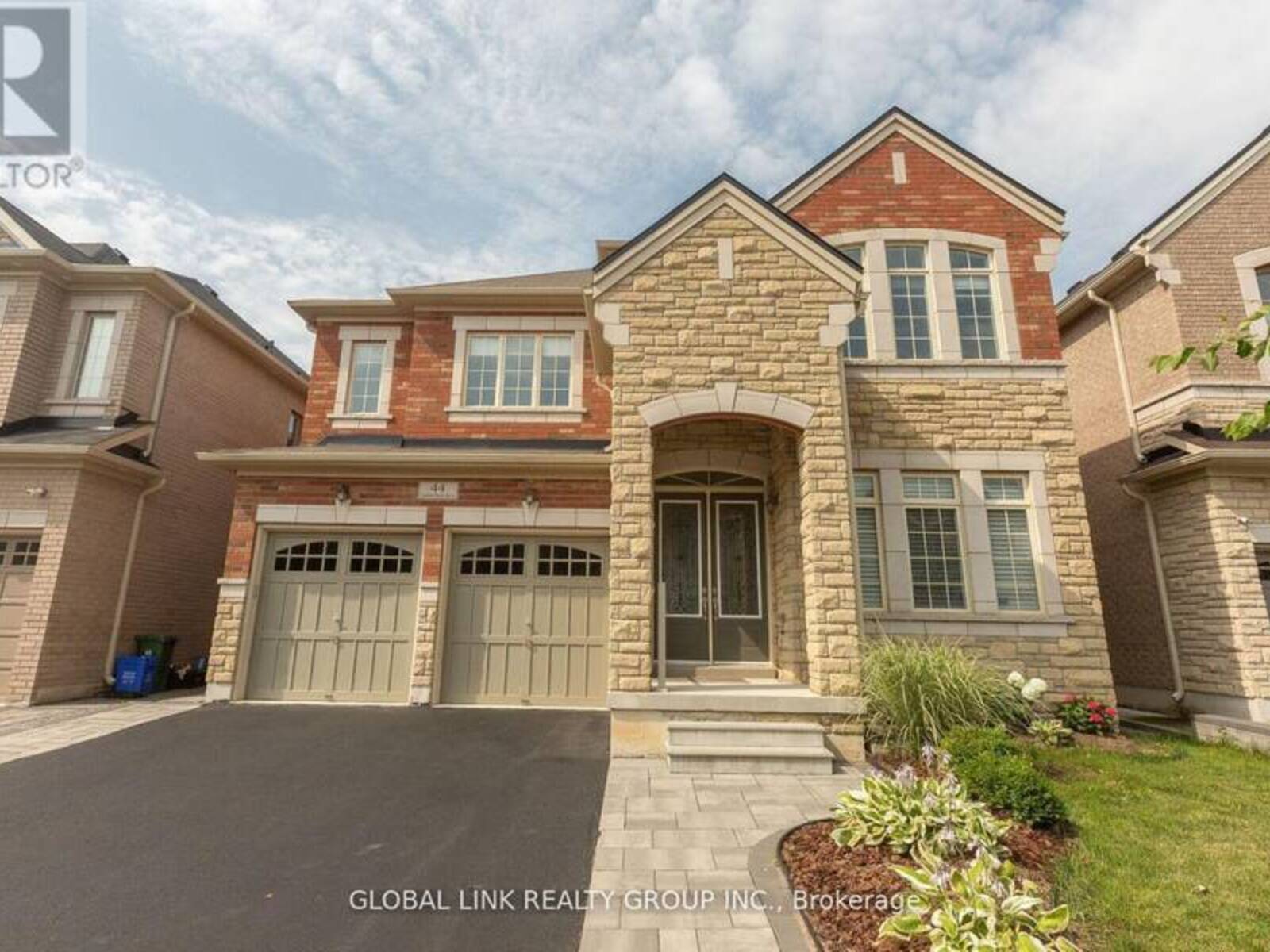 44 GOLDEN HAWK DRIVE, Waterdown, Ontario L8B 1W9