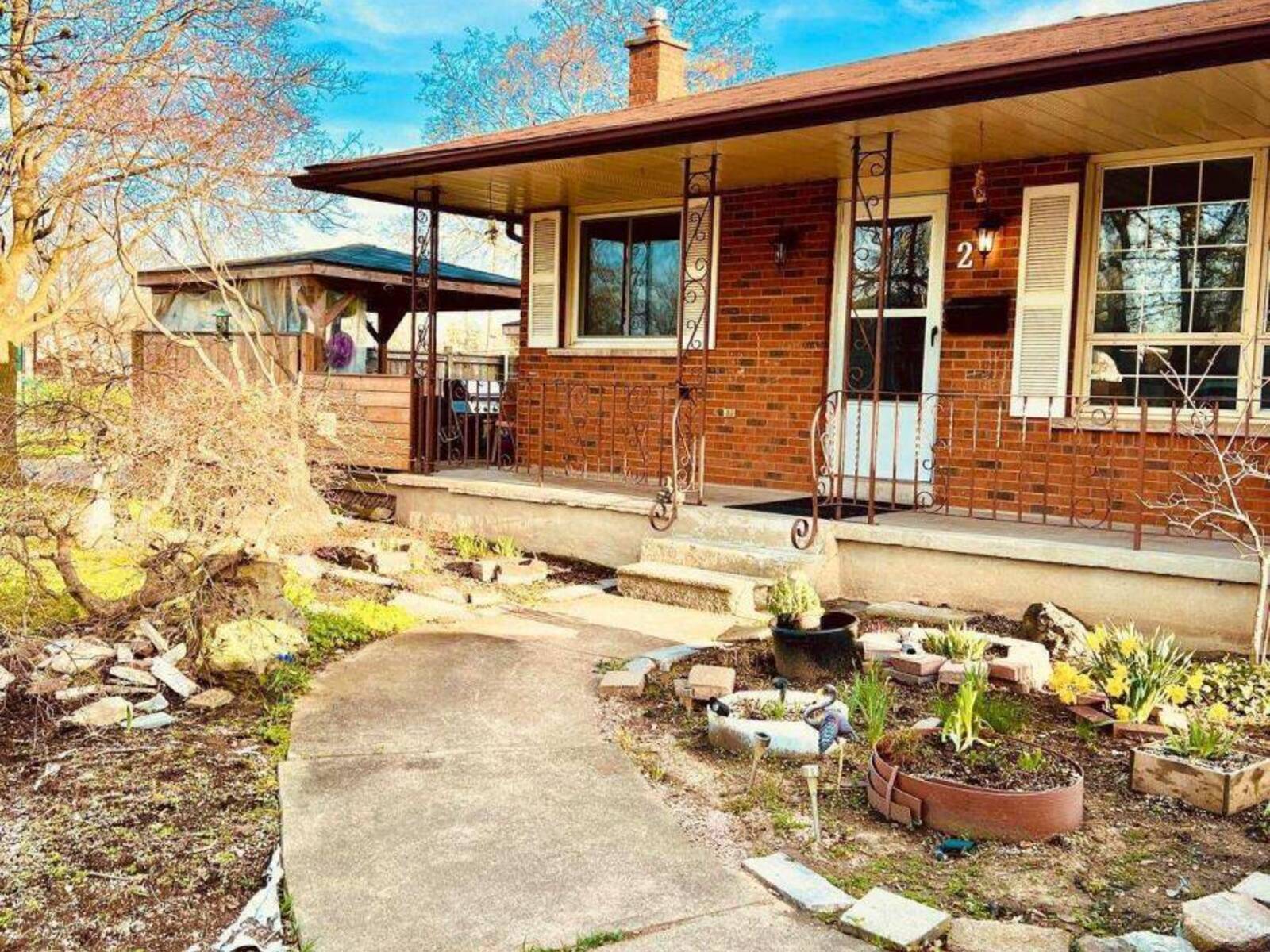 2 SHETLAND CRESCENT, St. Catharines, Ontario L2P 3P7