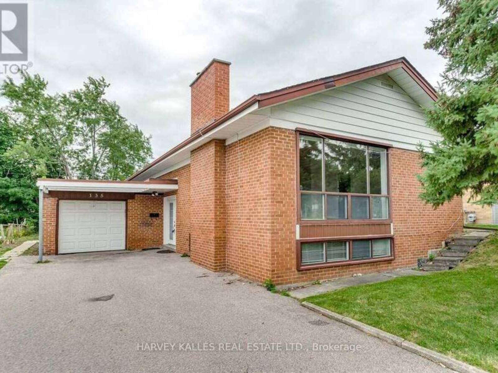 135 COMBE AVENUE, Toronto, Ontario M3H 4K2