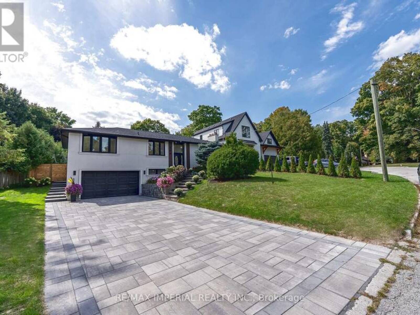 206 RICHARD AVENUE, Newmarket, Ontario L3Y 4P7