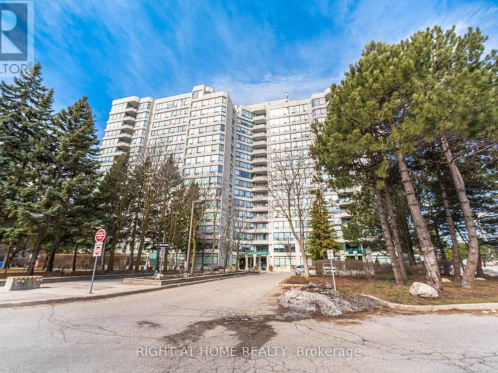 711 - 120 PROMENADE CIRCLE, Vaughan, Ontario L4J 7W9