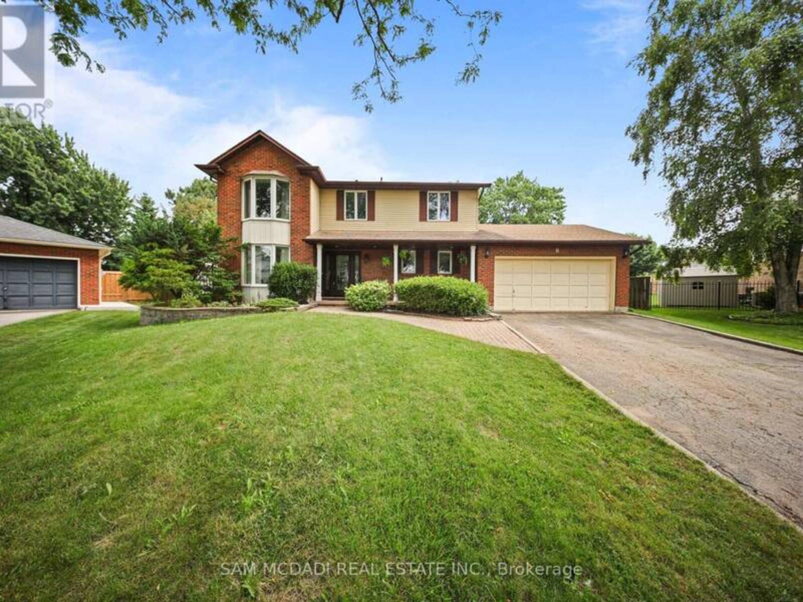 8 NOMAD COURT, Grimsby, Ontario L3M 4R9