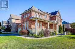 619 FERNBANK ROAD | Newmarket Ontario | Slide Image Three