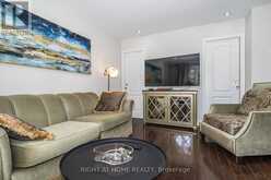 56 PENWICK CRESCENT | Richmond Hill Ontario | Slide Image Twelve