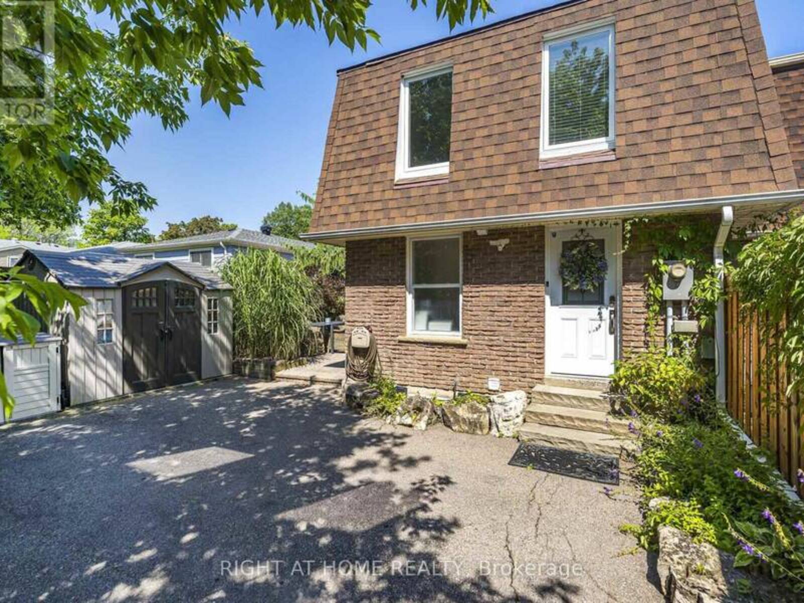 56 PENWICK CRESCENT, Richmond Hill, Ontario L4C 5B4