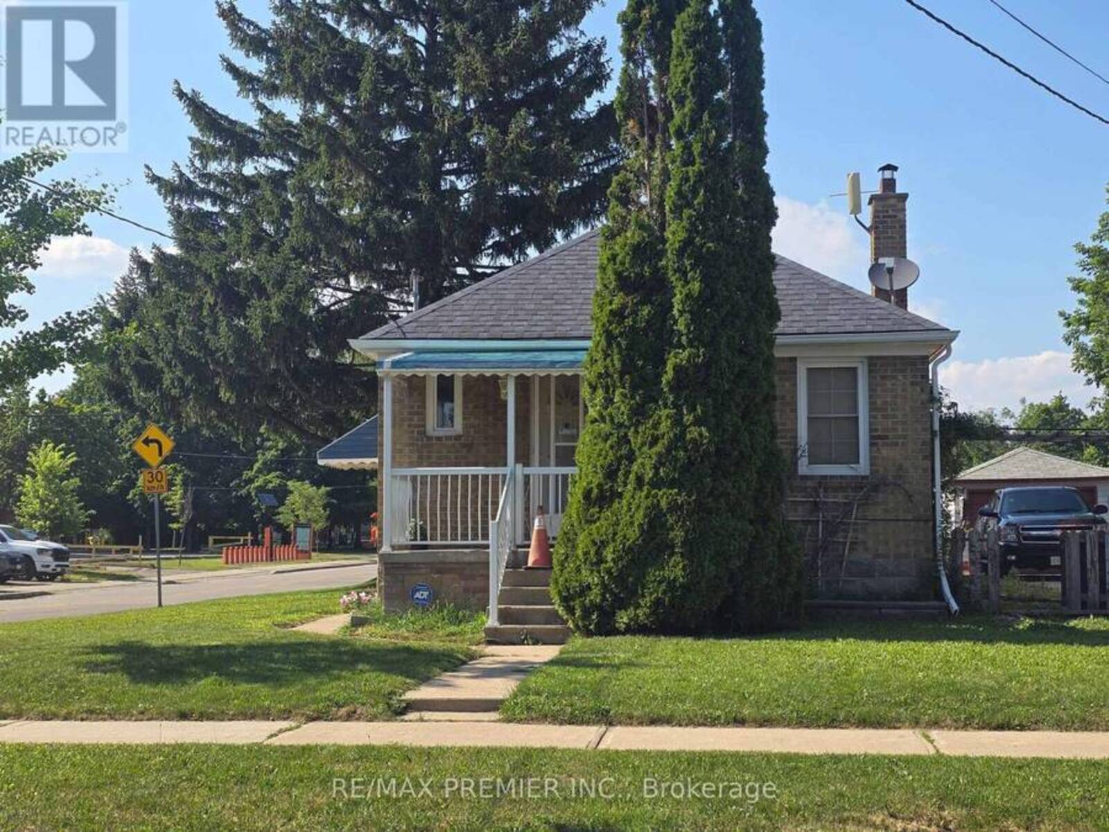 468 GLEN PARK AVENUE, Toronto, Ontario M6B 2E7
