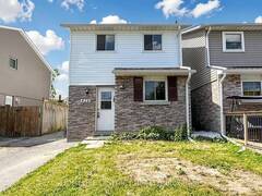 424 CHALEUR AVENUE Oshawa Ontario, L1J 6N7