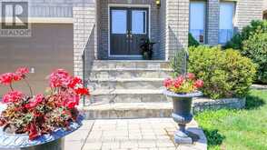 14 IMPERIAL CROWN LANE | Barrie Ontario | Slide Image Three