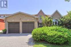14 MCGEE CRESCENT | Aurora Ontario | Slide Image Two