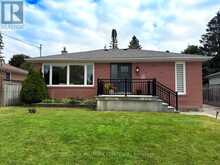 13 PATRICK DRIVE | Aurora Ontario | Slide Image Three