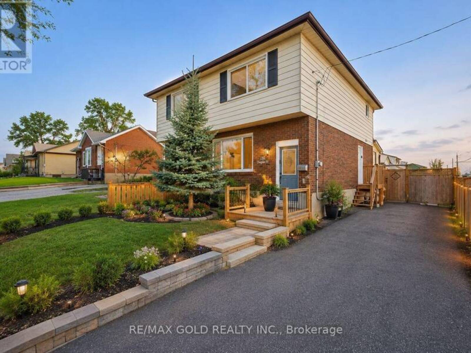784 DOUGLAS STREET, Oshawa, Ontario L1H 5C9