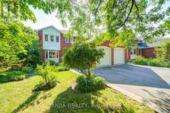 8 BROOKLYN CRESCENT | Markham Ontario | Slide Image Two