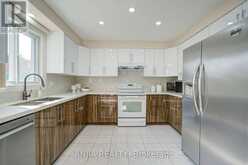 8 BROOKLYN CRESCENT | Markham Ontario | Slide Image Thirteen