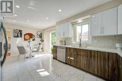 8 BROOKLYN CRESCENT | Markham Ontario | Slide Image Fifteen