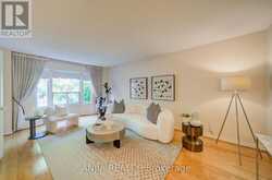 8 BROOKLYN CRESCENT | Markham Ontario | Slide Image Five