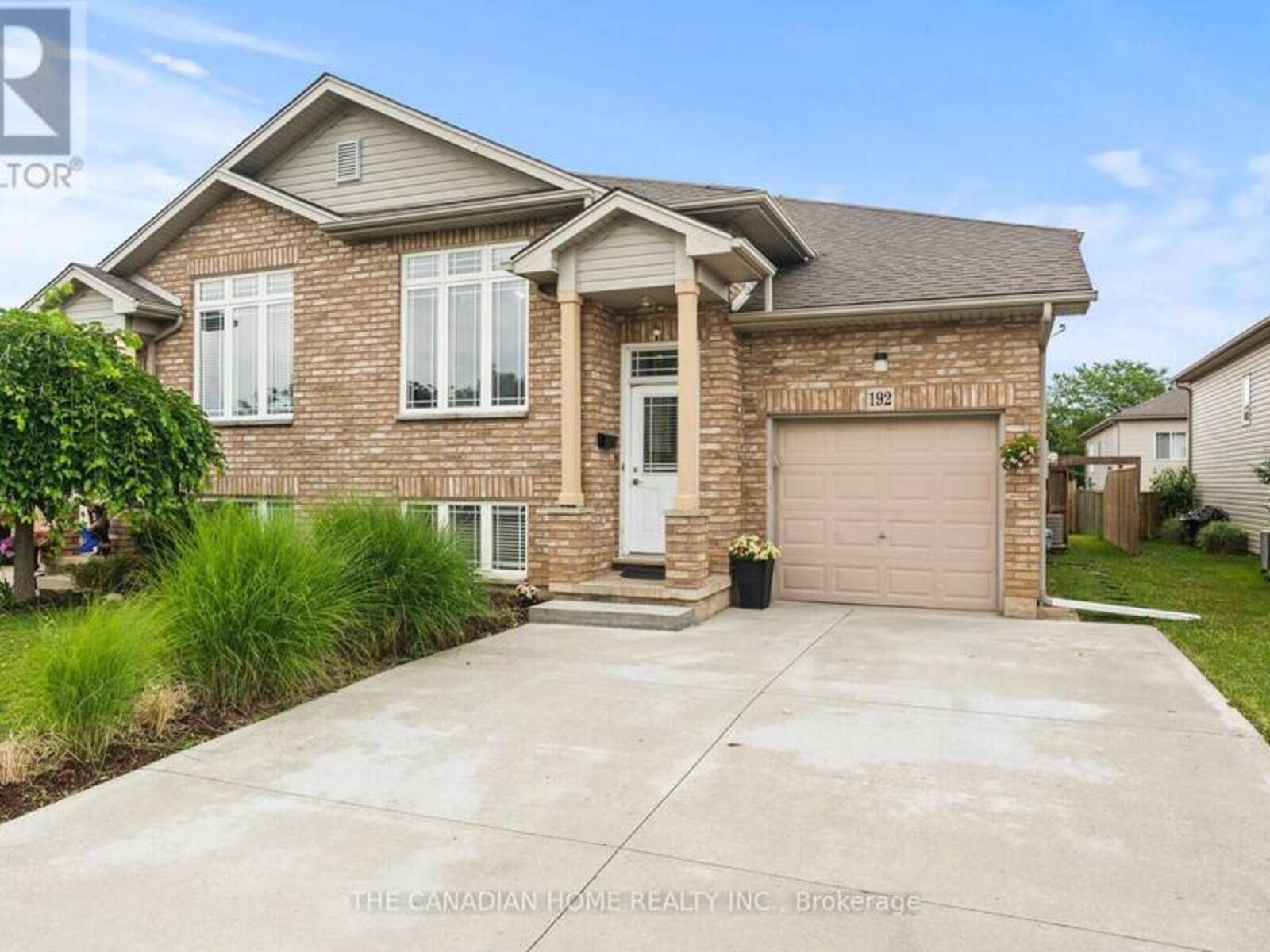 192 OAKCREST AVENUE E, Welland, Ontario L3C 7K3