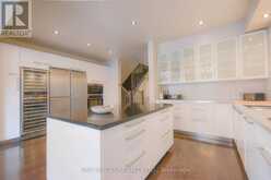 16 DENARIUS CRESCENT | Richmond Hill Ontario | Slide Image Nine