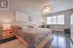 16 DENARIUS CRESCENT | Richmond Hill Ontario | Slide Image Sixteen