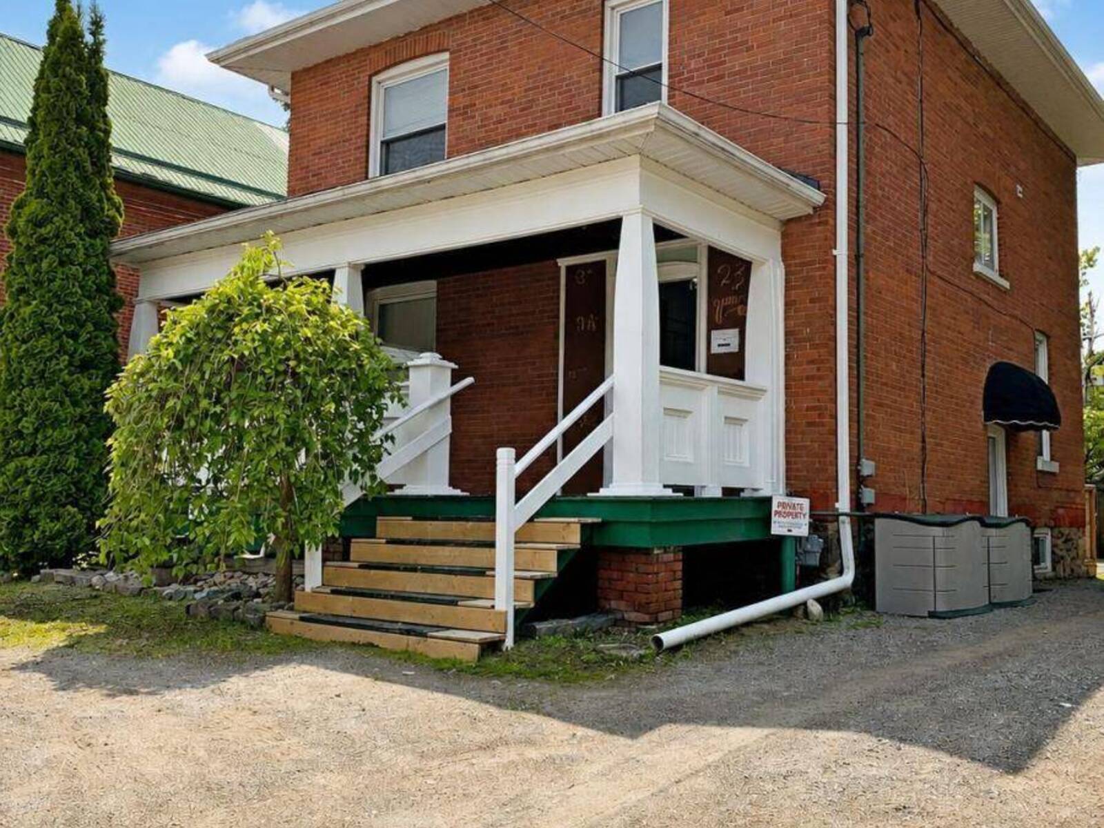 23 QUEEN STREET, Lindsay, Ontario K9V 1G1