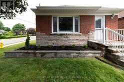 2 MIDHOLM DRIVE | Toronto Ontario | Slide Image Three