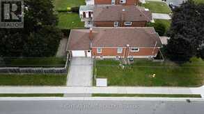 2 MIDHOLM DRIVE | Toronto Ontario | Slide Image Six