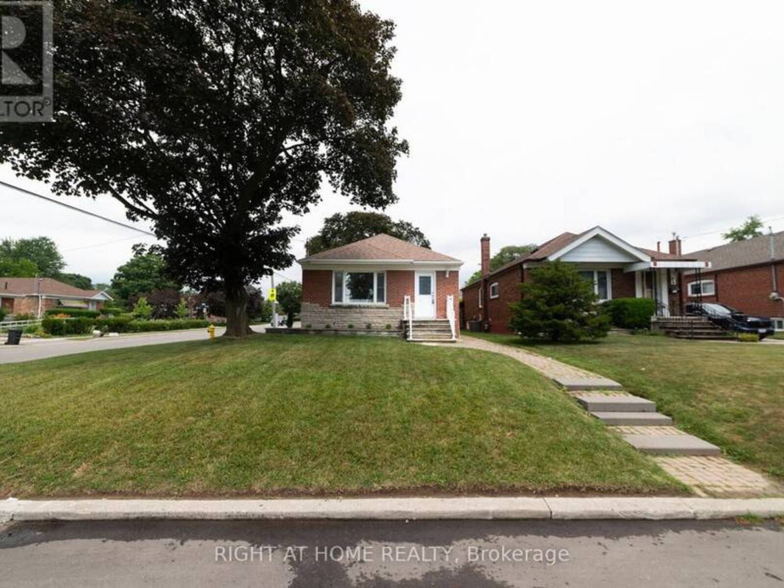 2 MIDHOLM DRIVE, Toronto, Ontario M1K 3A9
