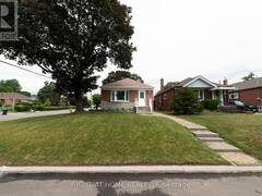 2 MIDHOLM DRIVE Toronto Ontario, M1K 3A9