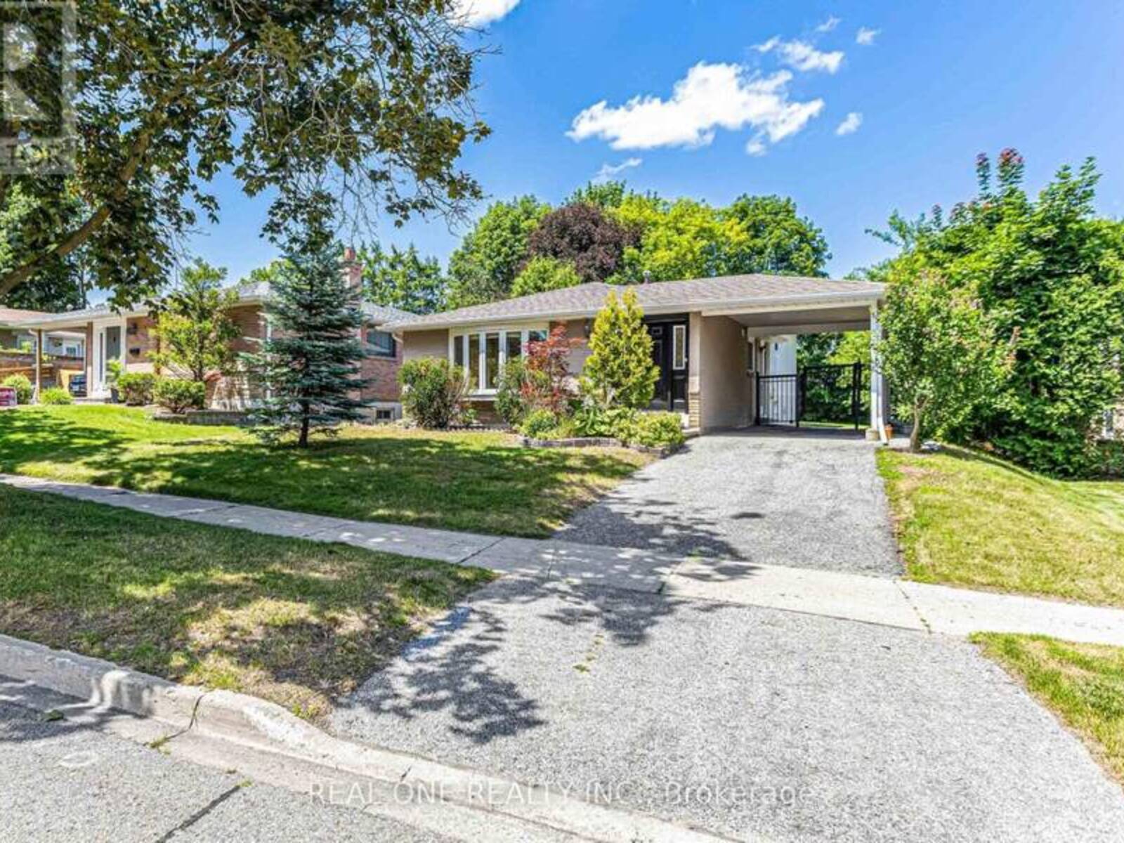 52 DEVINS DRIVE, Aurora, Ontario L4G 2Z1