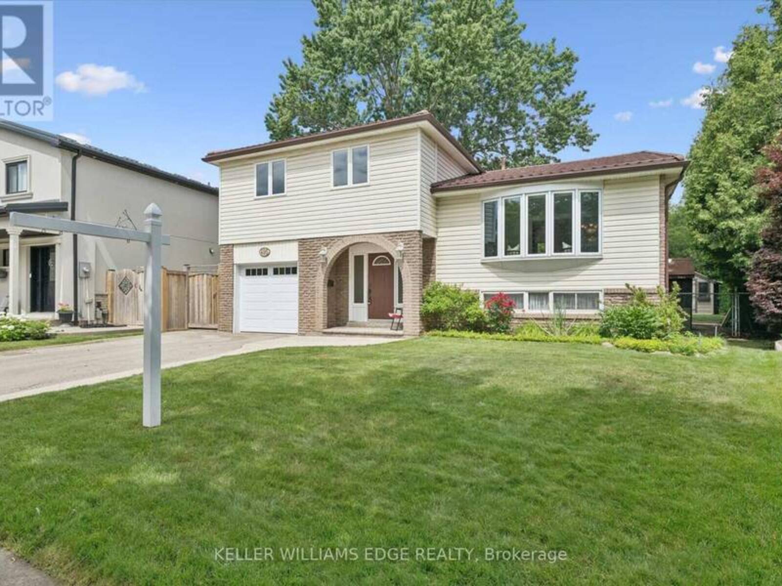 495 TIPPERTON CRESCENT, Oakville, Ontario L6L 5E1