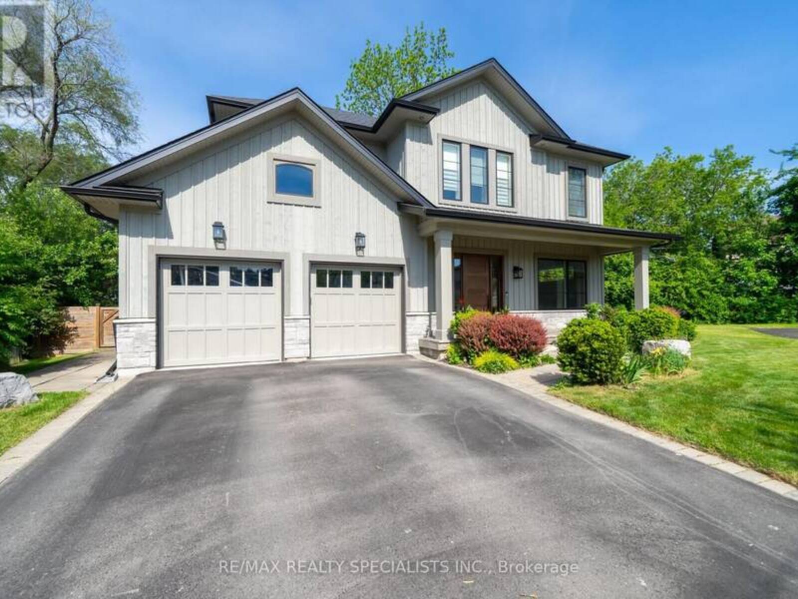 18 FLORENCE DRIVE, Oakville, Ontario L6K 1V6