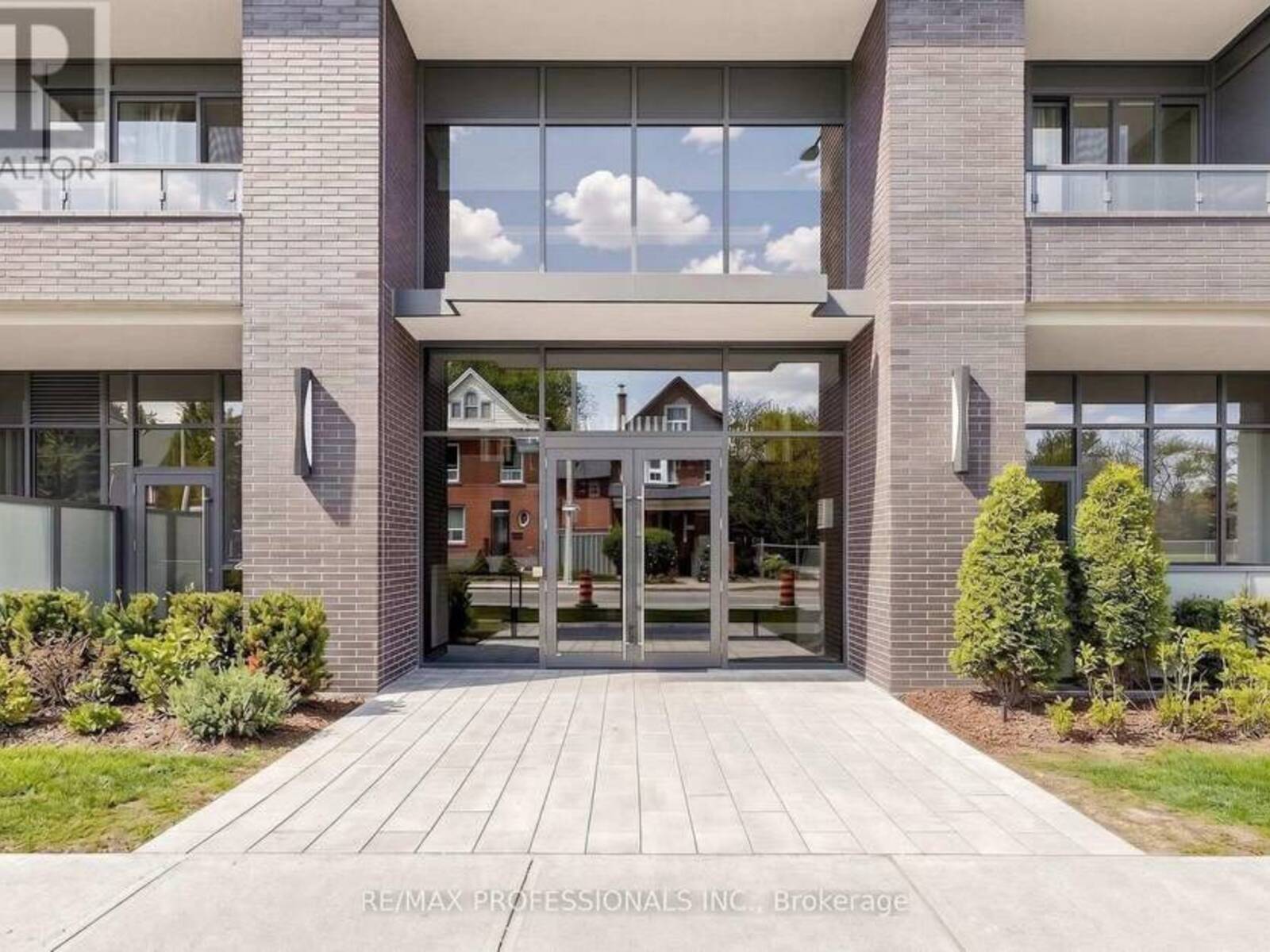 411 - 415 MAIN STREET W, Hamilton, Ontario L8P 0C9
