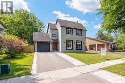 7 COSSAR DRIVE | Aurora Ontario | Slide Image Two