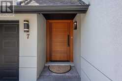 7 COSSAR DRIVE | Aurora Ontario | Slide Image Three