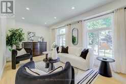 7 COSSAR DRIVE | Aurora Ontario | Slide Image Nine