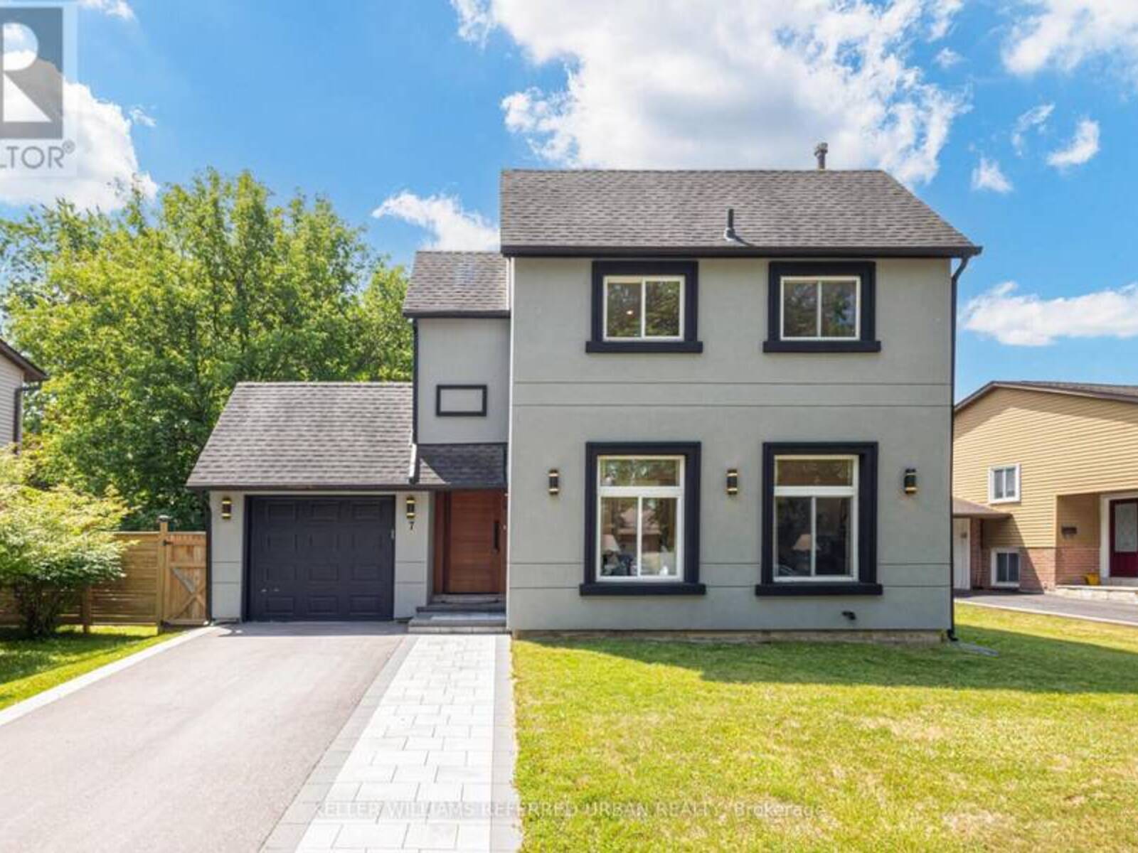 7 COSSAR DRIVE, Aurora, Ontario L4G 3N6