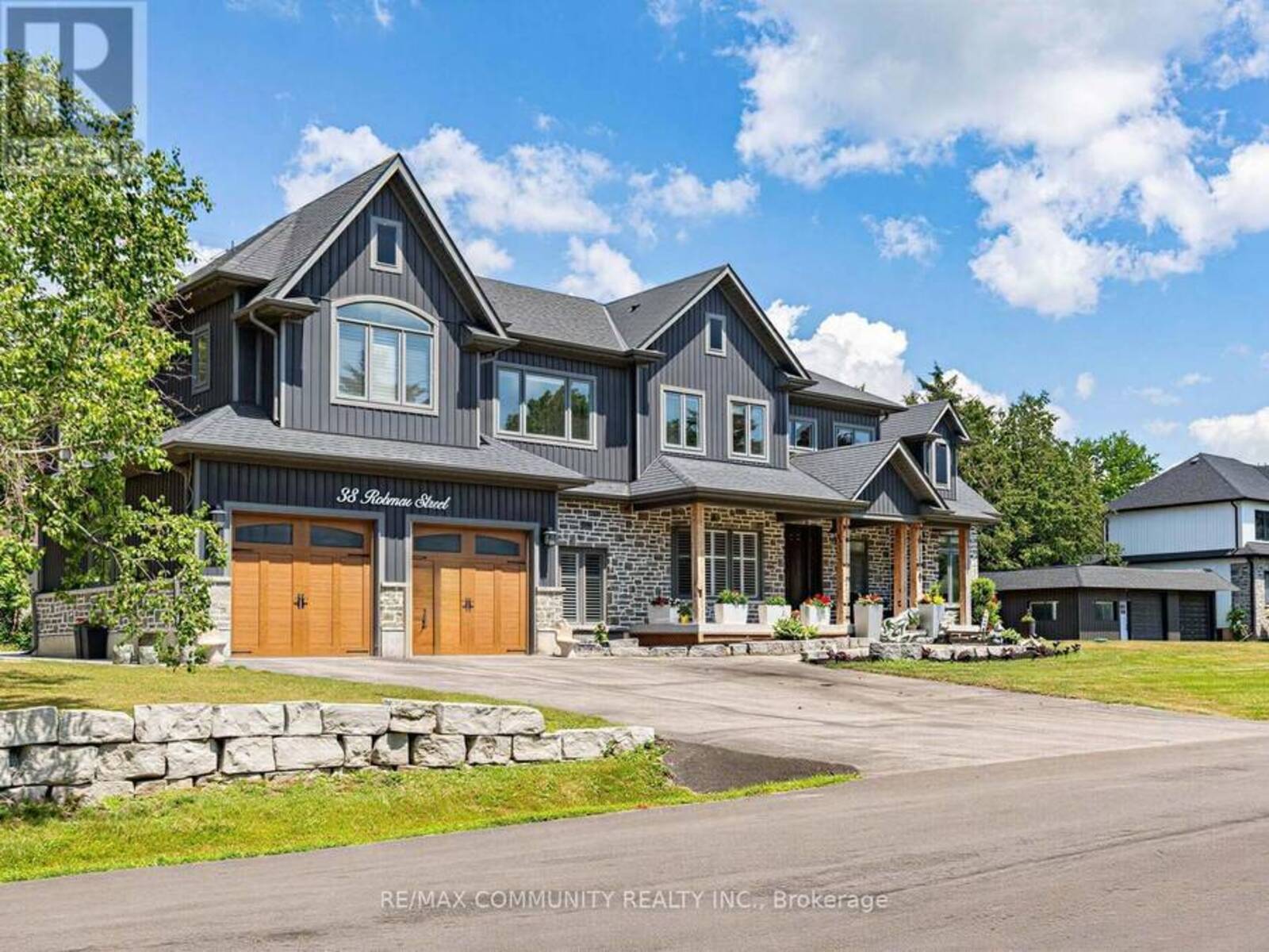 38 ROBMAR STREET E, Whitby, Ontario L1M 1T7