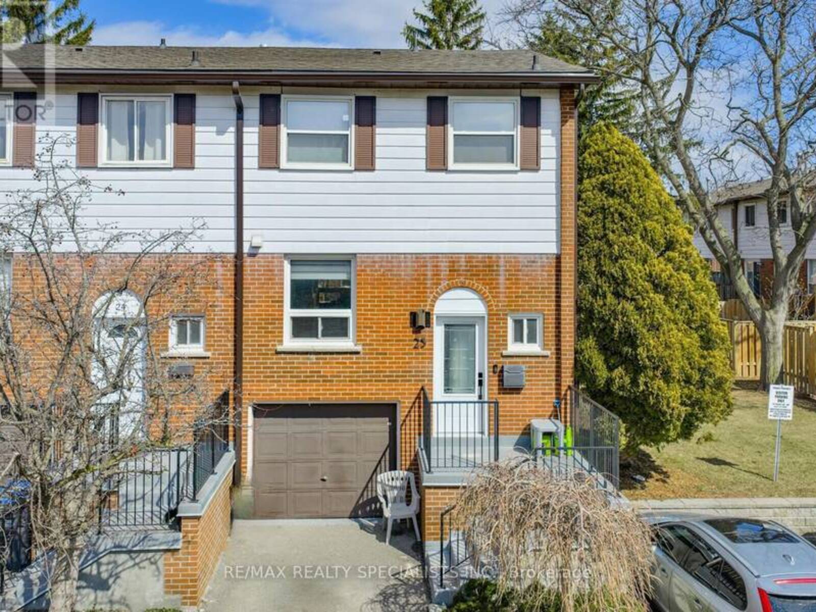 25 - 2445 HOMELANDS DRIVE, Mississauga, Ontario L5K 2C6