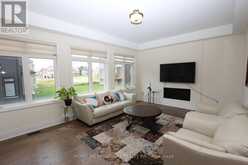 11 DAVID DUNLAP BOULEVARD | Richmond Hill Ontario | Slide Image Nine