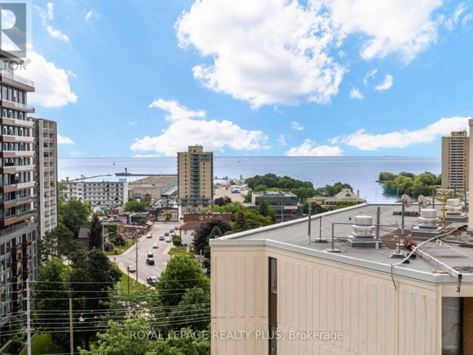 PH 4 - 39 STAVEBANK ROAD N, Mississauga, Ontario L5G 4N7