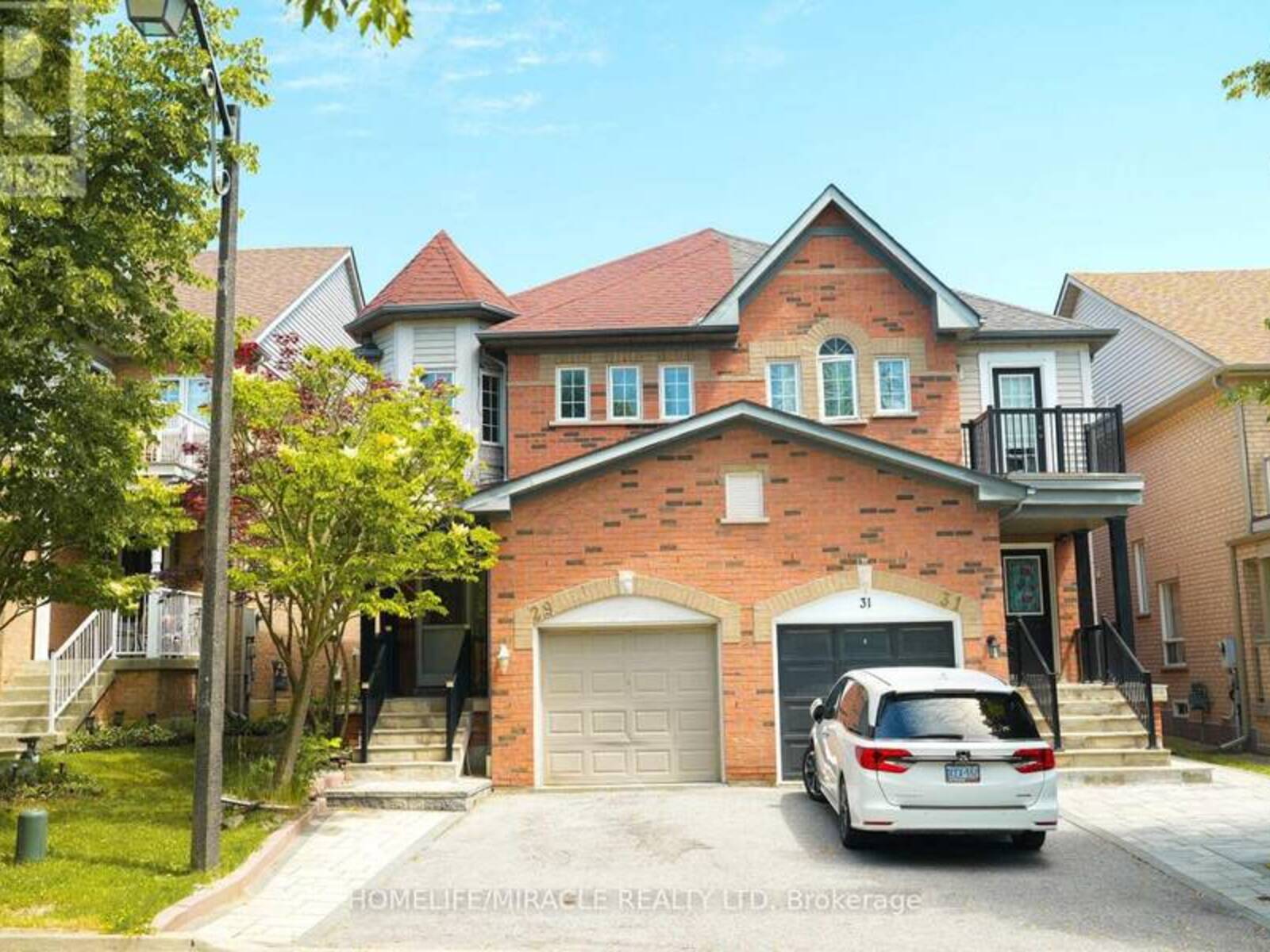 29 HEMANS COURT, Ajax, Ontario L1T 4B9