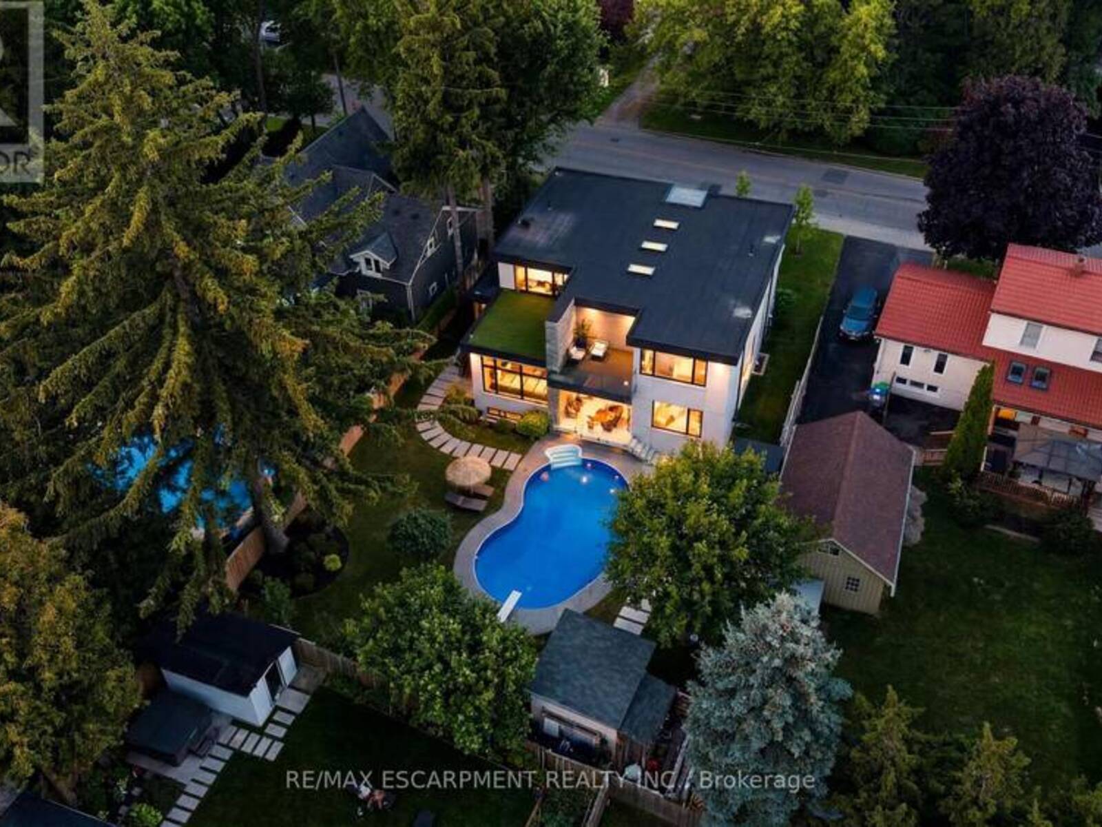 1617 TROTWOOD AVENUE, Mississauga, Ontario L5G 3Z8