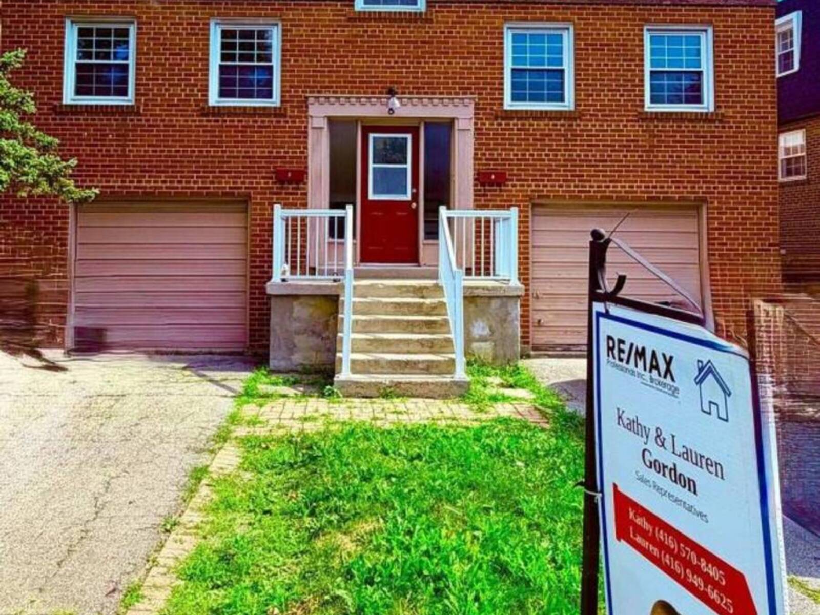 8 BRIDESBURG DRIVE, Toronto, Ontario M9R 2K3