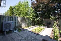 697 LIMPERT TERRACE | Newmarket Ontario | Slide Image Thirty-four