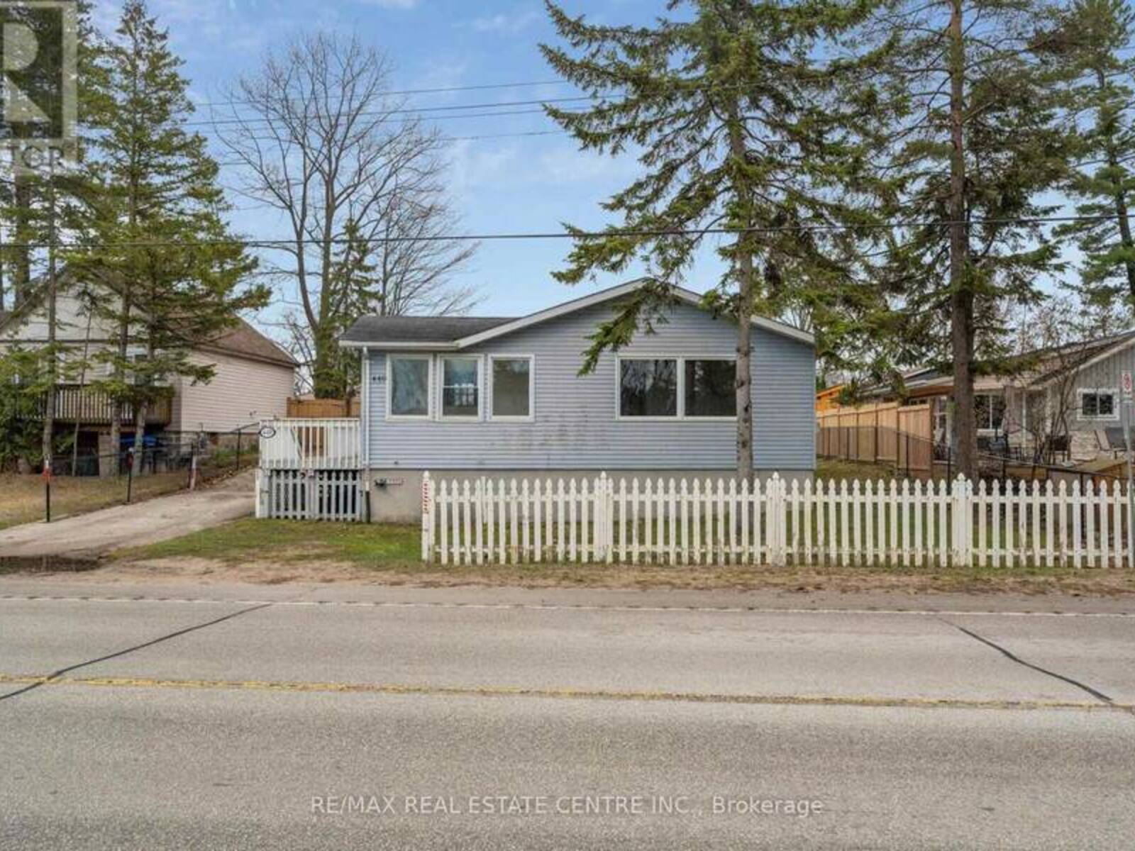 449 MOSLEY STREET, Wasaga Beach, Ontario L9Z 2J4