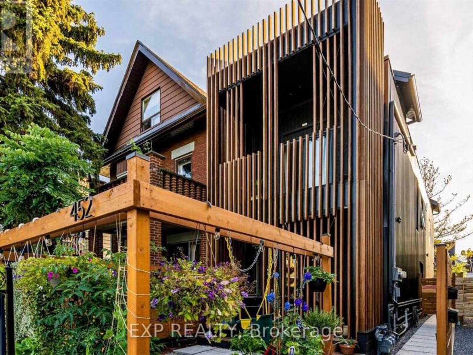 452 MONTROSE AVENUE, Toronto, Ontario M6G 3H1