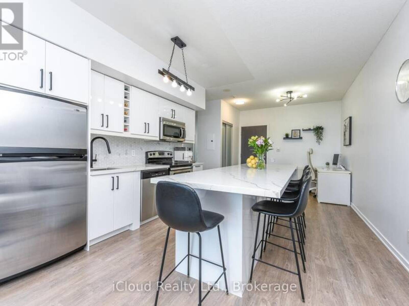 1303 - 103 THE QUEENSWAY, Toronto, Ontario M6S 5B3
